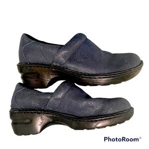 B.O.C LEATHER CLOGS SIZE 9 BLUE SHEEN SLIP ON